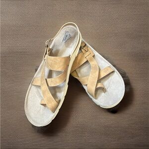 Cliffs by WHITE MOUNTAIN Women’s Tan Cross-Strap Sandals 9.5 NEW